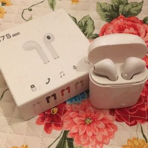 Wireless ear buds headset